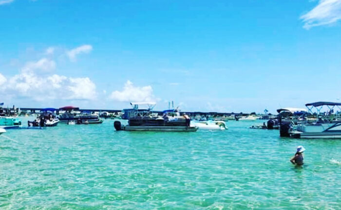 Featured image of a pontoon boat rental