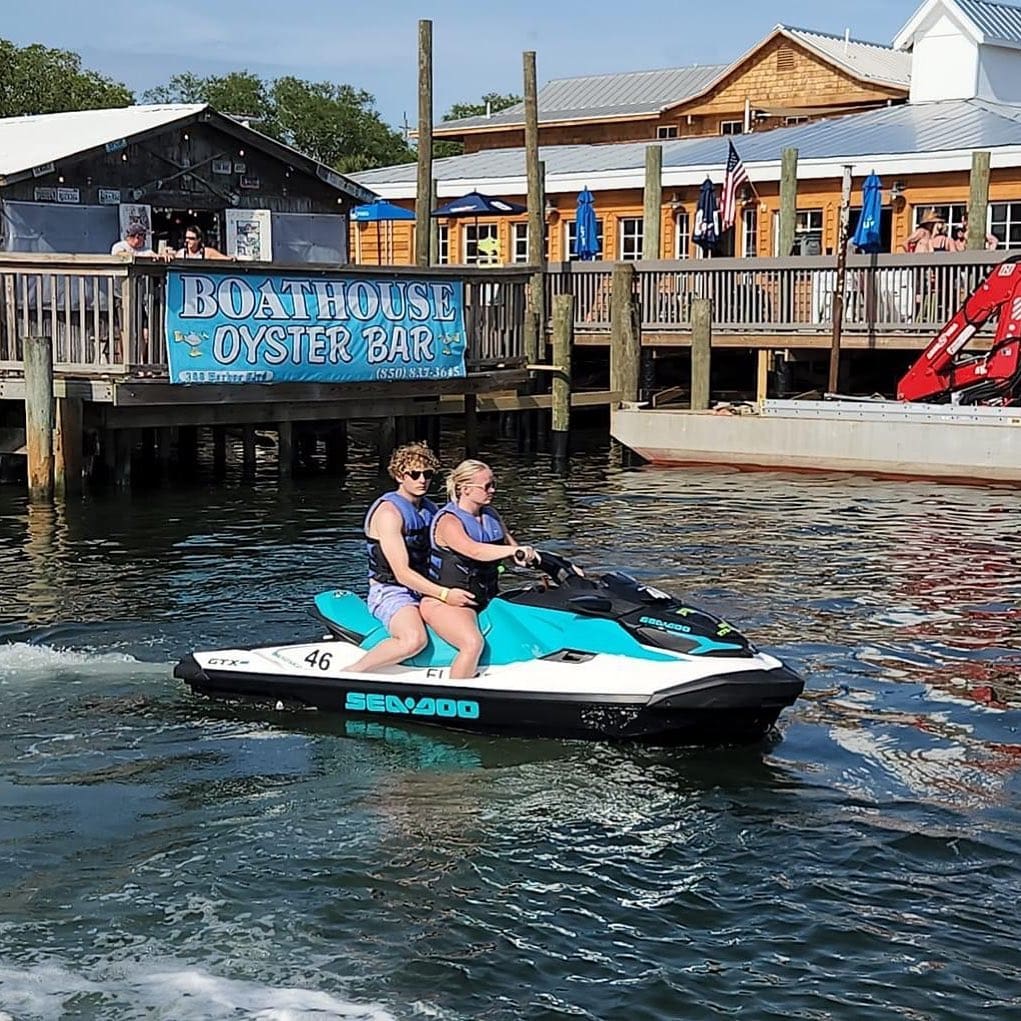 Sports Bars In Destin Calling The Shots In The Panhandle Destin Parasailing